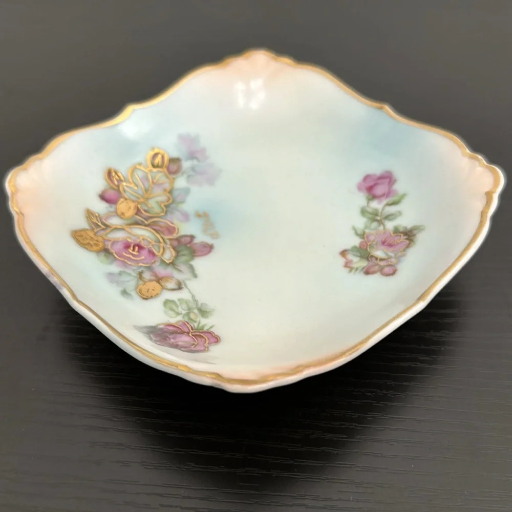 d’art 6913 Japan Porcelain Raised Gold Accent Floral Square Candy Trinket Bowl